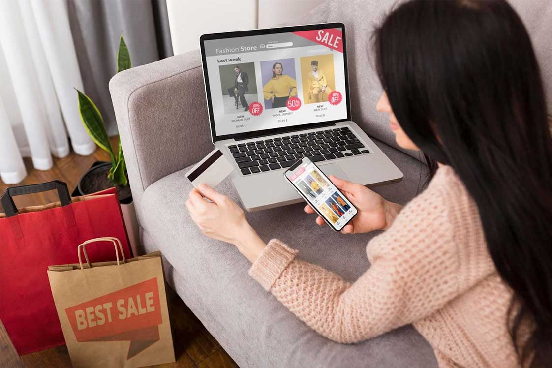 Chủ cửa hàng tại Phan Thiết quản lý đơn hàng trên website