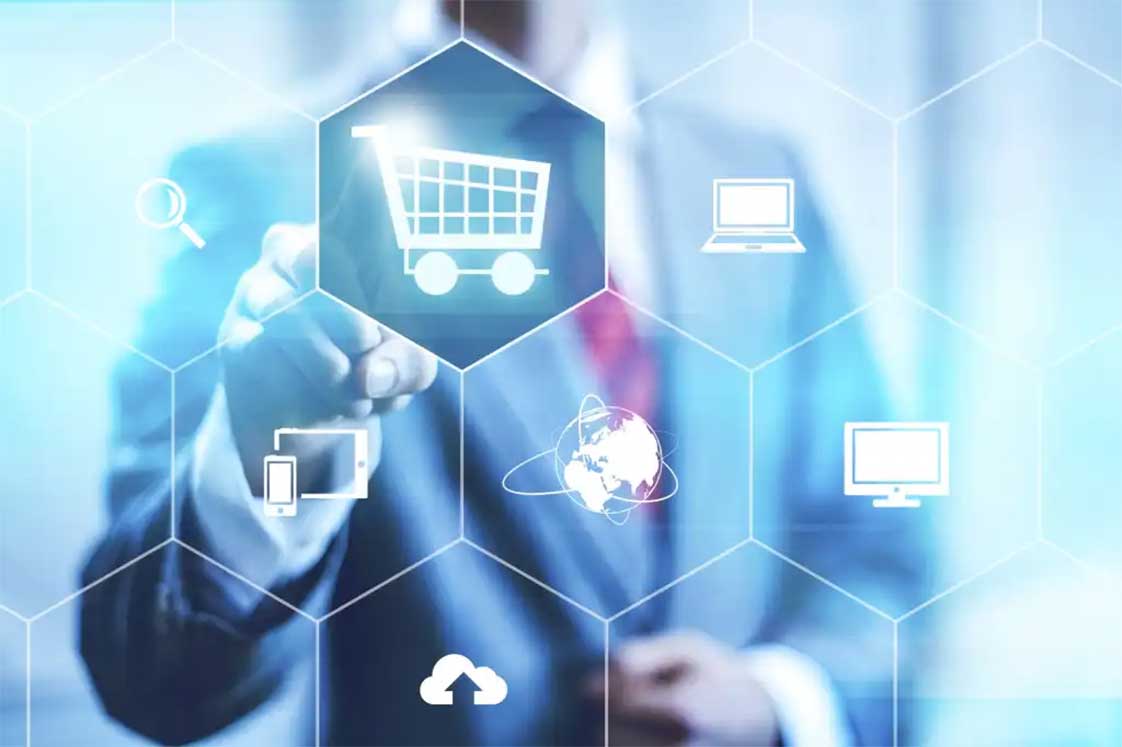 Khách hàng truy cập website mua hàng online ở Phan Thiết